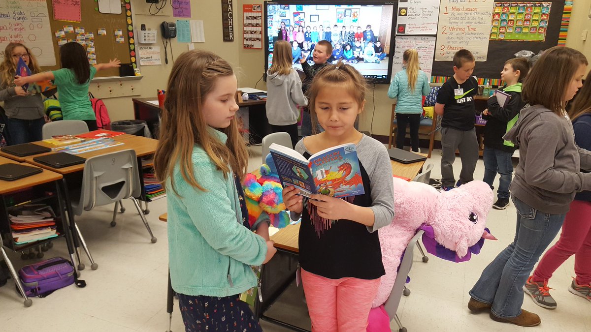 hrobinsonD32's tweet photo. Mix-pair-share about why students chose their A.R. book! #goodfitbooks #pesd32 https://t.co/UiLt5iwF7A