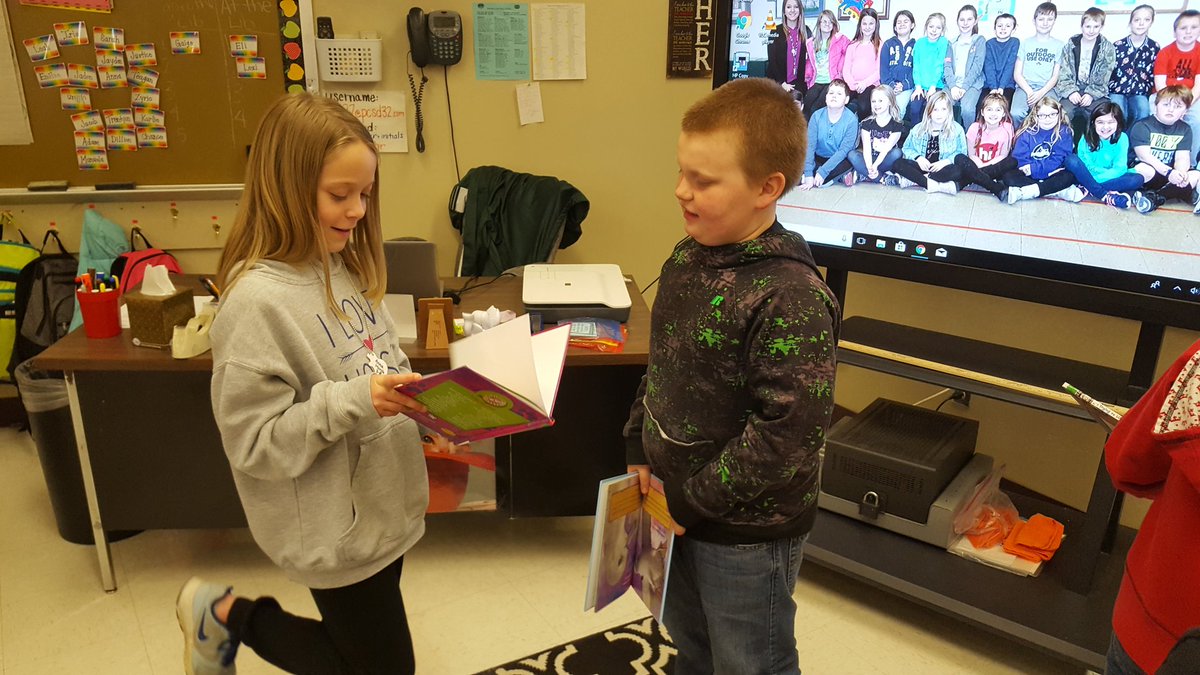 hrobinsonD32's tweet photo. Mix-pair-share about why students chose their A.R. book! #goodfitbooks #pesd32 https://t.co/UiLt5iwF7A
