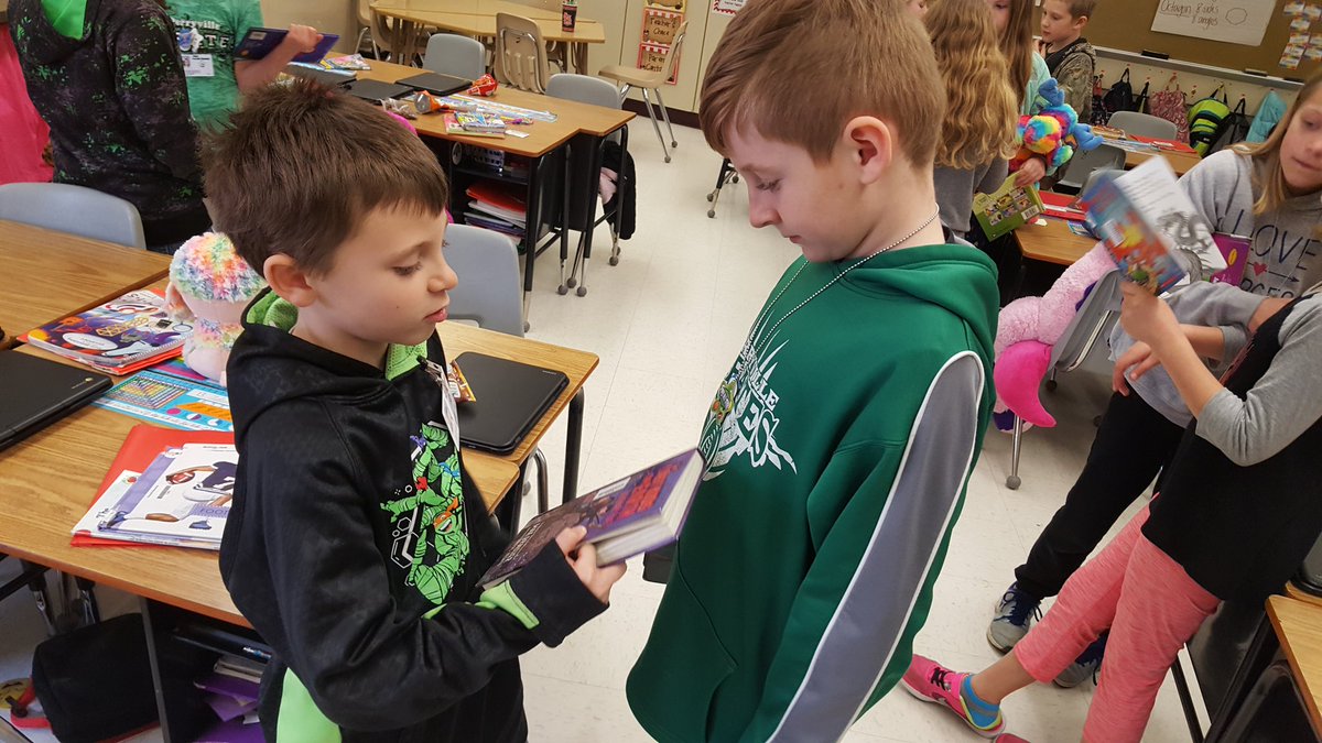 hrobinsonD32's tweet photo. Mix-pair-share about why students chose their A.R. book! #goodfitbooks #pesd32 https://t.co/UiLt5iwF7A