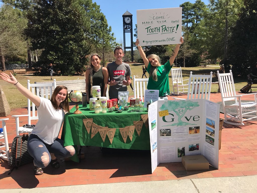 GIVEvolunteers's tweet photo. Happy #ThoughtfulThursday!
We all know the ways to reduce our waste when it comes to reusable bags, coffee mugs, straws, tupperware, but we’re challenging you to think outside of the box! 
There are many ways to be sustainable &amp; mindful. Like making toothpaste with GIVE UNCW! https://t.co/2tr4paQYmc