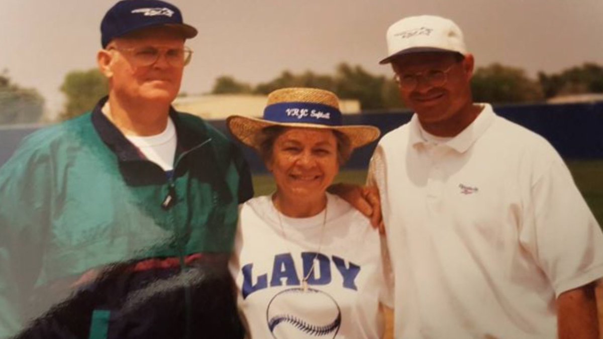 ICYMI - Here is our Sports Spotlight on Burkburnett softball coach John Blair.  
texomashomepage.com/sports/local-s…