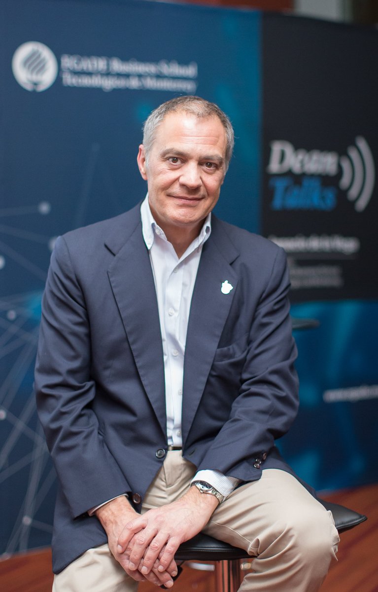 egade's tweet photo. Gracias a quienes nos acompañaron anoche en la 1ra edición de #DeanTalks con nuestro decano @Ignaveg en #EGADEsantafe. Gran sesión de networking e intercambio de ideas sobre las competencias necesarias en la #AltaDirección tiempos de cambio. #VivenciaEGADE #MindsIgnitingChange https://t.co/OYCY9H39Uk