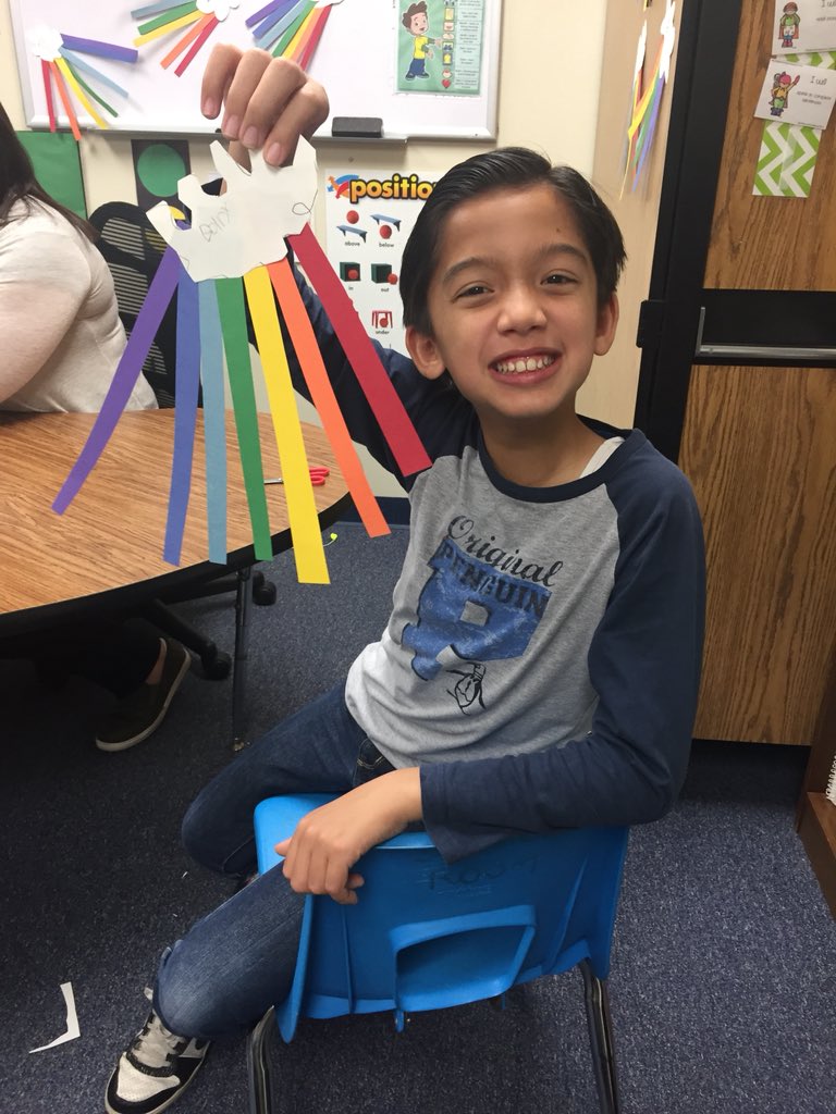 SarahBishopSLP's tweet photo. Targeting multiple speech and language goals at once with this rainbow activity. I love seeing how each kid’s personality is displayed in each piece. I’m all sunshine and rainbows 🤗 🌈
@FUESDSchools @AricaRainey @pdrew28 #speechtherapy #slpfuesd https://t.co/WFFDdtNjL3