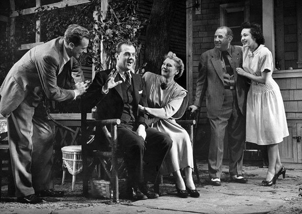 KateMcG2001's tweet photo. #theatrethursdays 1947's #ArthurMiller masterpiece ALL MY SONS - opened #Broadway Jan. 29th, #TonyAwardWinner 4 #BestAuthor
Amazing about Miller #refusedtospeak to #EliaKazan after he #namednames #goodforhim #godrest #writingGod
https://t.co/BhcO1MoVip https://t.co/Ey4FWGQEpJ