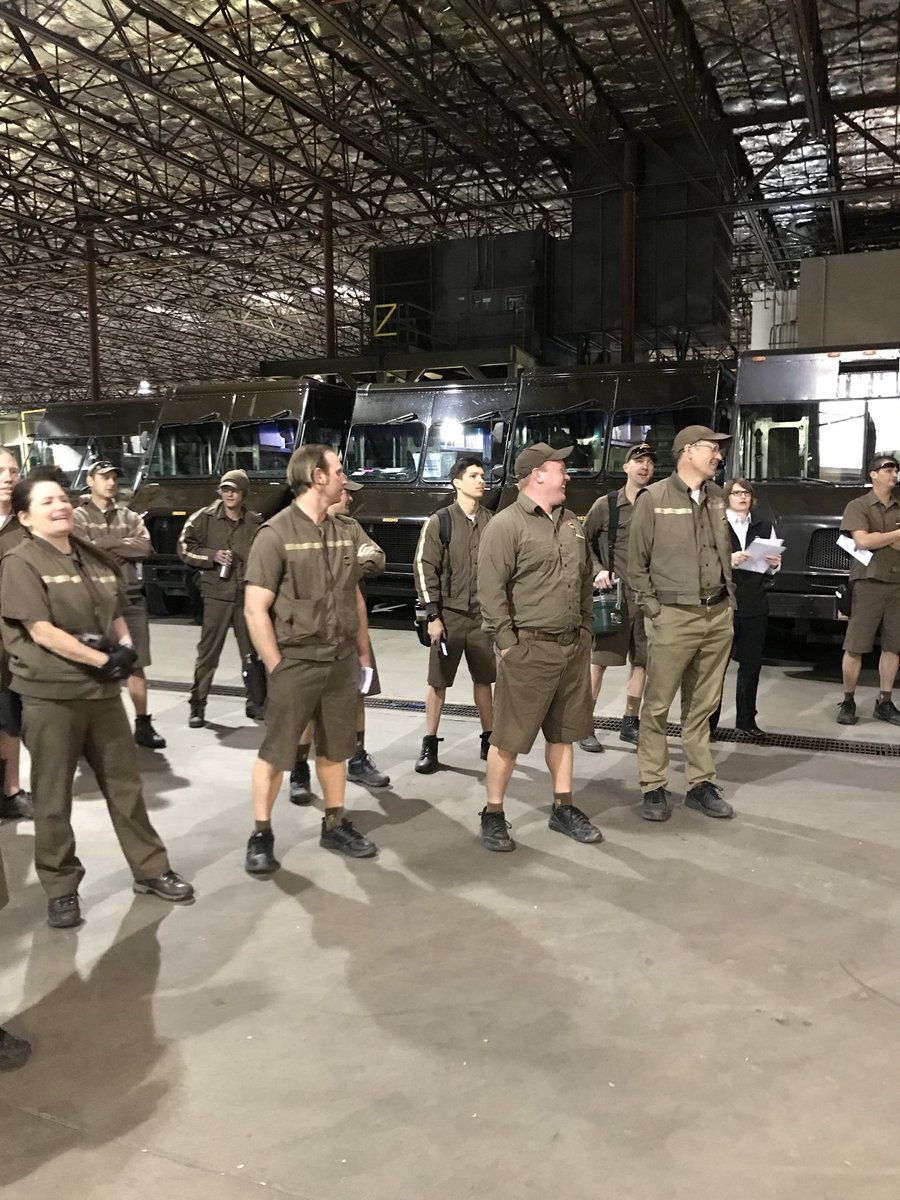 #Caughtsafely <a href="/jbehgooy/">Joseph Behgooy</a> @DesertMTUPSers Wasatch Ctr looks left at intersection and shouts at their neighbor and then right and shouts at their neighbor. Demo on intersections