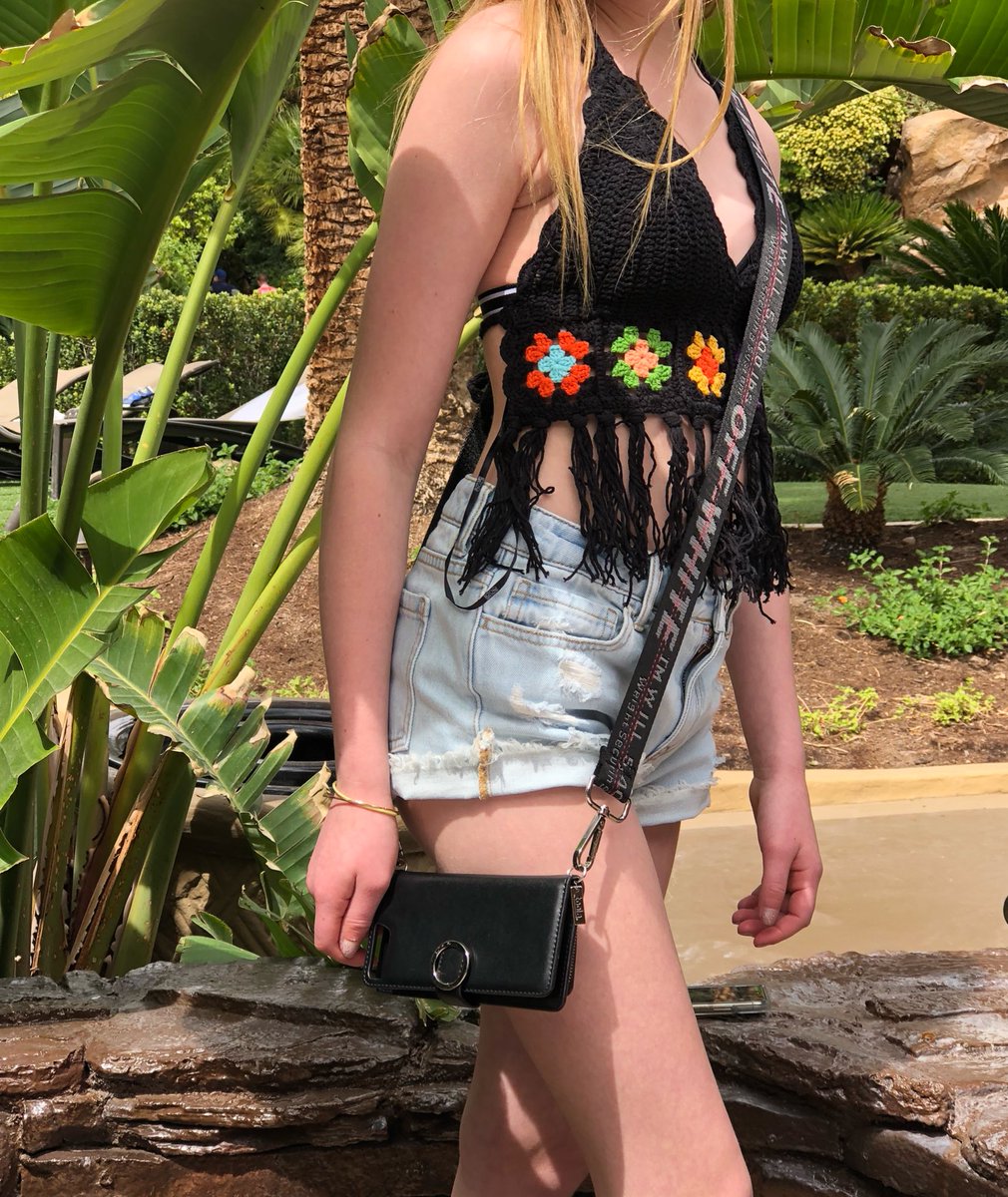 ToolaStyle's tweet photo. Before the festival....
#poolside 😎
@toolastyle ⛓📱👜
#necessities #custom #crossbody #handsfree #iphonecase #lifestyle
#indie #bohostyle #hippiechic #bohochic #FestivalSeason #coachella #girly #wearables #musthave #trendy #design #wearyourtech #instyle https://t.co/O7XX74vpvq