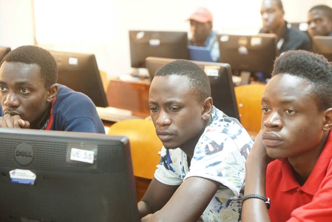 pythontz's tweet image. Day 2 Covering Introduction to Deep learning and Lab session #IndabaX #PytzMLS2018 #pythontz #Tanzania