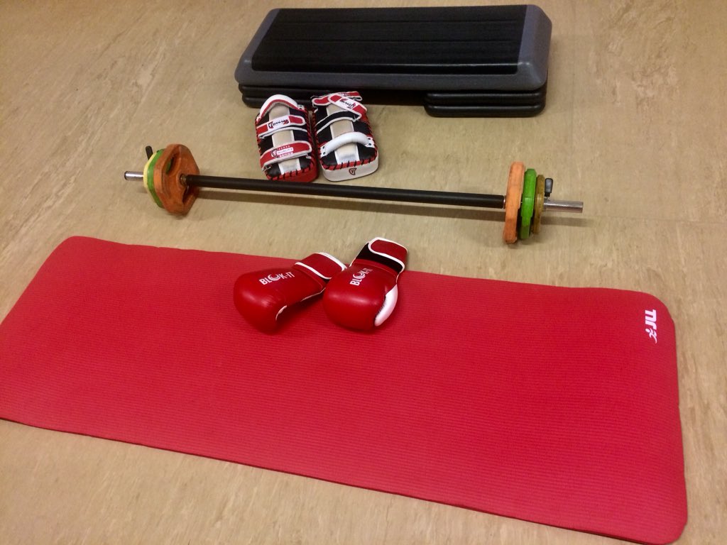 Griffinfit47's tweet photo. Powerhour! Try it Oxford #oxford #personaltrainer #pump #hiit #boxing #thursdays #oxfordsfitnesssolution #oxtweets https://t.co/s9KTJFNJyN