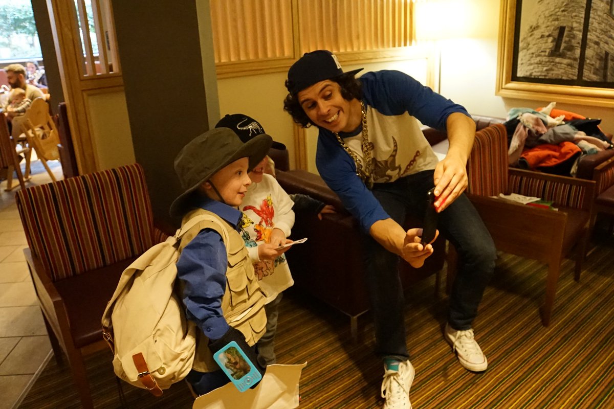 eelliotblog's tweet photo. Dinosaur raps, Andy Day and easter eggs = Elliot's perfect day out!! Find out what we got up to when @AndyDayTV visited @Brewery_Square over Easter #dorset #dinoraps https://t.co/DQVSrrtsgv https://t.co/9TI3F4RBP1