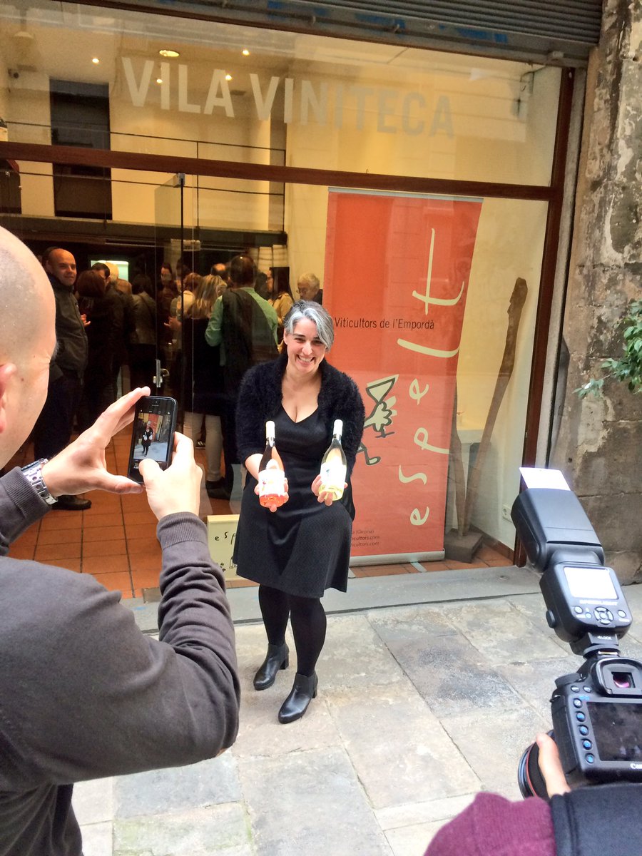 VctorAmado's tweet photo. Superanna Espelt presentant els seus vins a @vilaviniteca . Fins les 20,30h aquí hi serem! #winelover #winelovers #vi #vicatala #emporda #Espelt https://t.co/gK0fDFWkaM