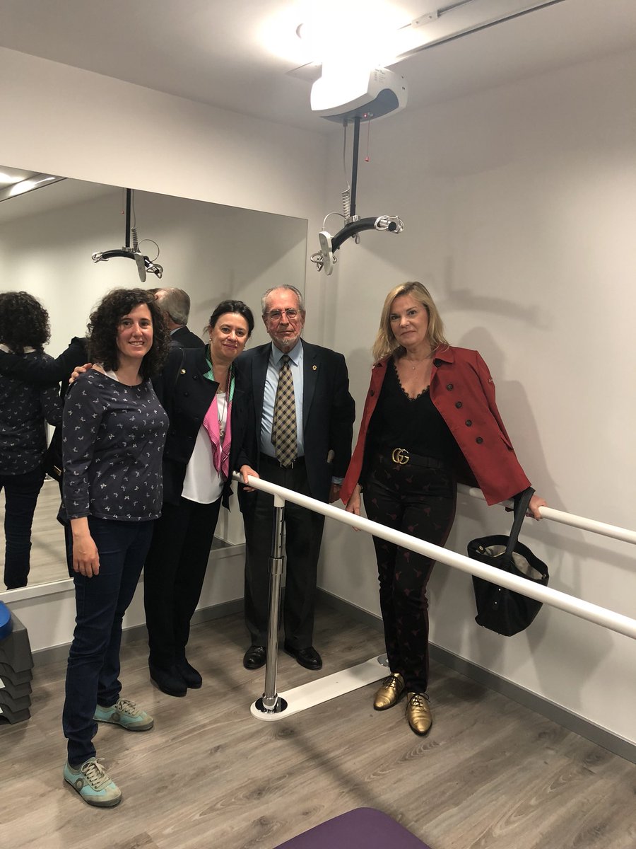 LionsLleida's tweet photo. Assistin a la@inaguracio del nou centre de @aspidlleida on vam donar una grua pel servei de fisioterapia https://t.co/LewbYmZmJ8