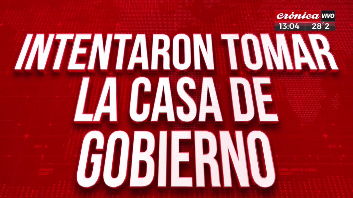 CronicaTV's tweet photo. #UltimoMomento | Comisario de la policía de #Chubut murió de un paro cardíaco en medio de forcejeos con manifestantes que intentaban ingresar a la Casa de Gobierno #PorTelefono Martín Buzzi, Radio "Chubut" https://t.co/7795QRSsuK