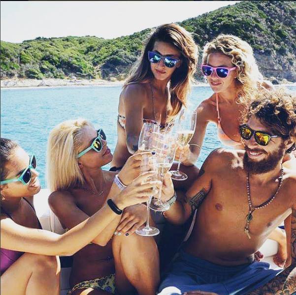 NectarMexico's tweet photo. Entre Amigos se Disfruta Mejor.
#LentesdeSol #NectarMexico #Polarizados #El #Ella
Adquiérelos en 👉 https://t.co/CWdzBg3FdS 🕶️😎
Tel. 55 4039 5266 Envios a todo #Mexico https://t.co/REqnJDpDIe