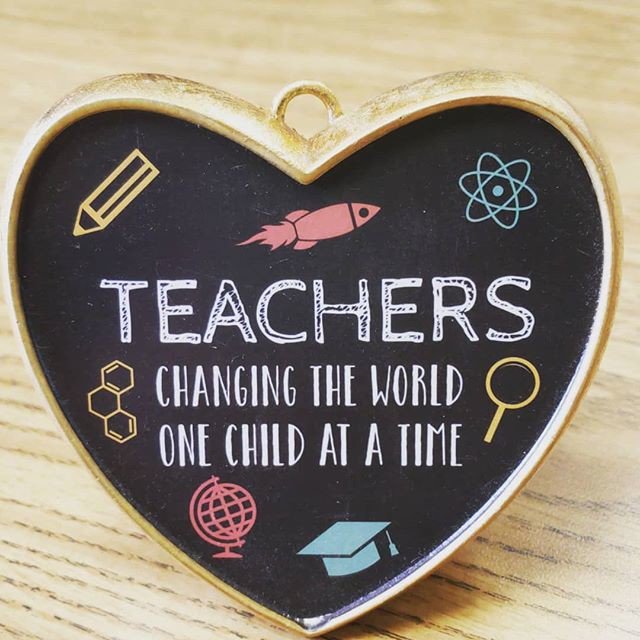 BilingualEdChat's tweet image. Remember this when people ask what you do 😎 #bilingualteachers #teachersofinstagram #teacherlife🍎