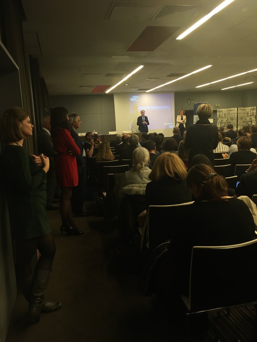MurielDucourau's tweet photo. Débat à l’ #AGFFP avec @murielpenicaud : une très grande importance est accordée à l #innovation, au #savoir apprendre aux #softskills #savoir être https://t.co/RRJJEqAtem