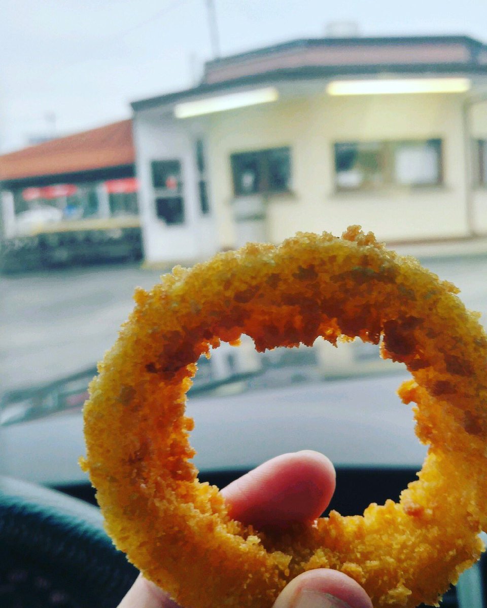 thejugburger's tweet photo. Some people want diamond rings.... some just want onion rings 🙌🏻 https://t.co/oyGlsS98Ha