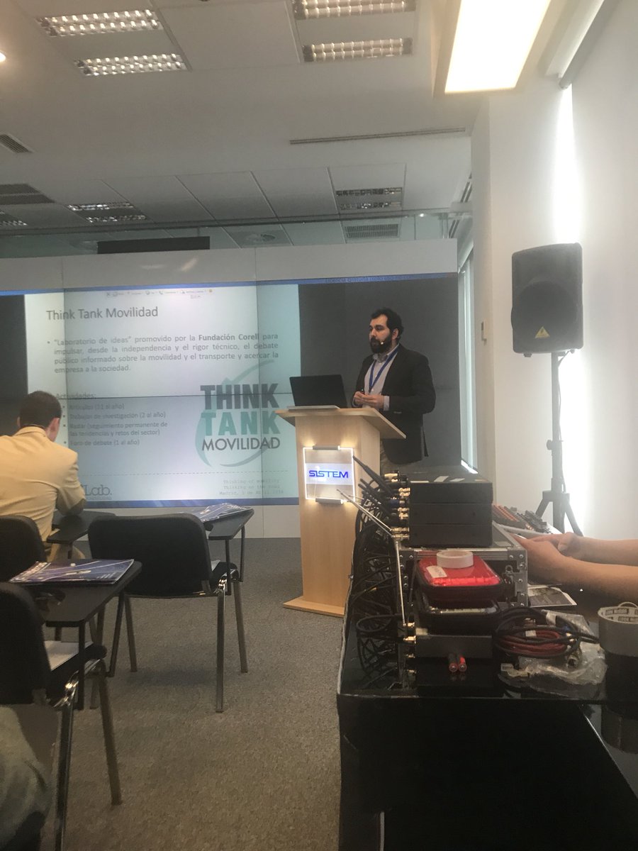 aec_thinktank's tweet photo. #AECLab Samir Awab, Think-Tank #Movilidad @FFCorell: Blockchain, la oportunidad que la logística no puede dejar pasar. El #blockchain es el siguiente nivel de Internet y va a cambiar el mundo tal y como lo conocemos, más incluso que Internet https://t.co/KARQ27fGFa