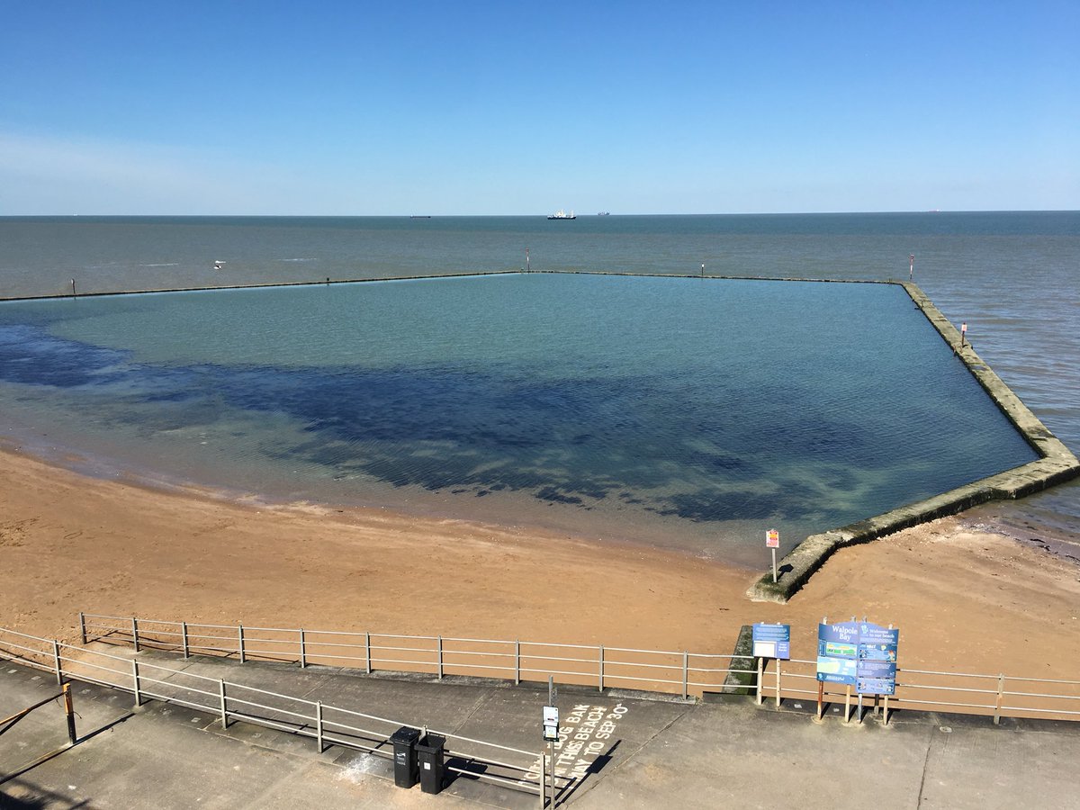 WildernessRooms's tweet photo. Walpole Bay looking lovely today. #margate #cliftonville #springishere https://t.co/fV18RydL1y