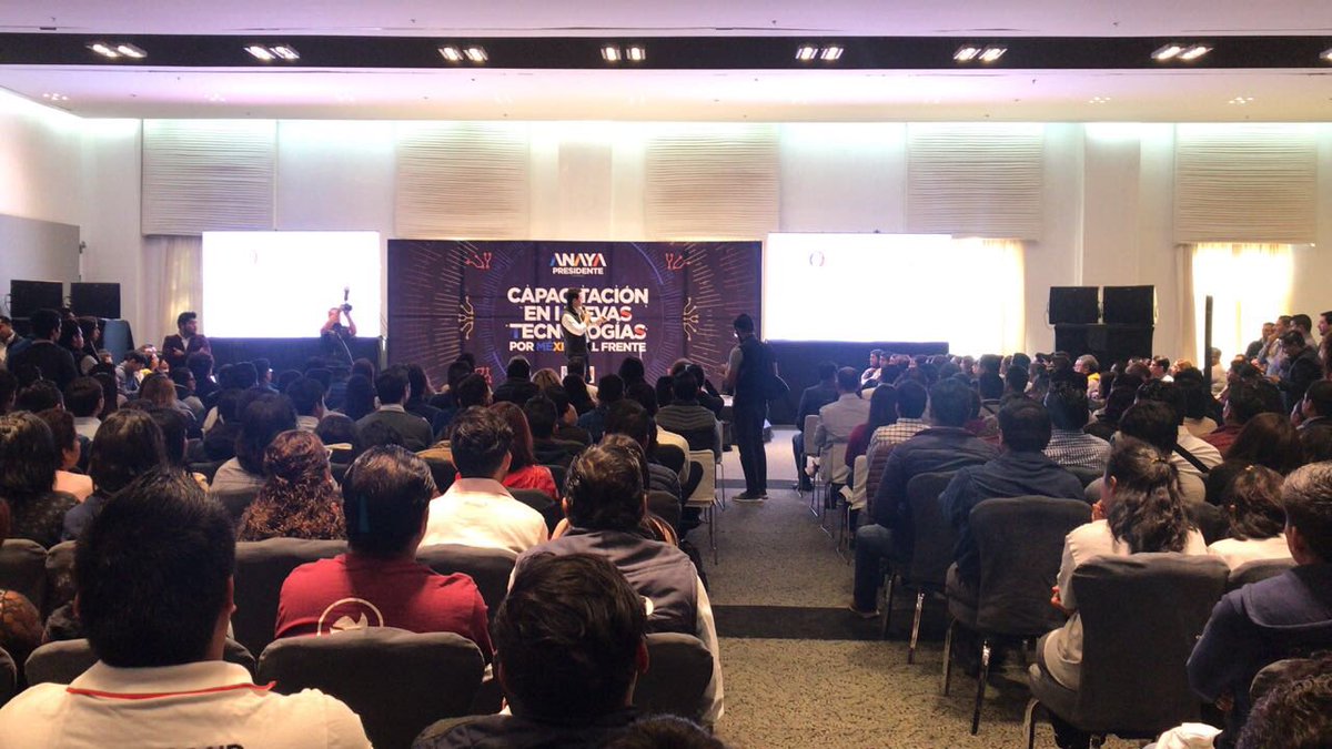 Jovenes_MovPue's tweet photo. Los jóvenes de @MovCiudadanoPue presentes en el encuentro de Capacitación en Nuevas Tecnologías.
#PorMéxicoAlFrente 
@RicardoAnayaC 
@FerMoralesMtz https://t.co/VseX3DcK7v