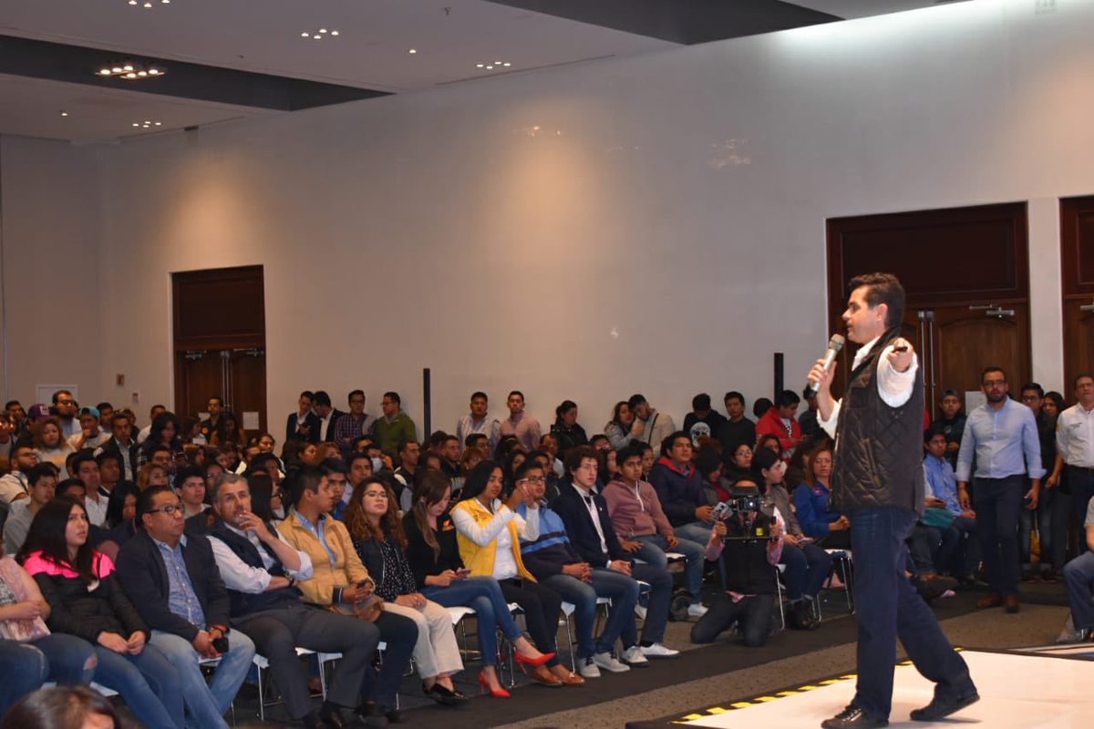 Jovenes_MovPue's tweet photo. Los jóvenes de @MovCiudadanoPue presentes en el encuentro de Capacitación en Nuevas Tecnologías.
#PorMéxicoAlFrente 
@RicardoAnayaC 
@FerMoralesMtz https://t.co/VseX3DcK7v
