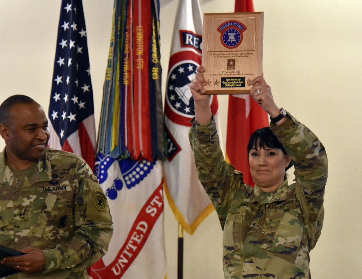 FortKnoxKY's tweet photo. #OntheFrontPage  #TheGoldStandard Knox celebrates female Soldiers during Women's History Month Observance BG Irene Zoppi, 200th MP Command DCG of support, &amp; speaker, holds up a plaque she received from BG Kevin Vereen, USAREC DCG of OPS at the #WomensistoryObservance 3/29 https://t.co/CAjX1veRsz