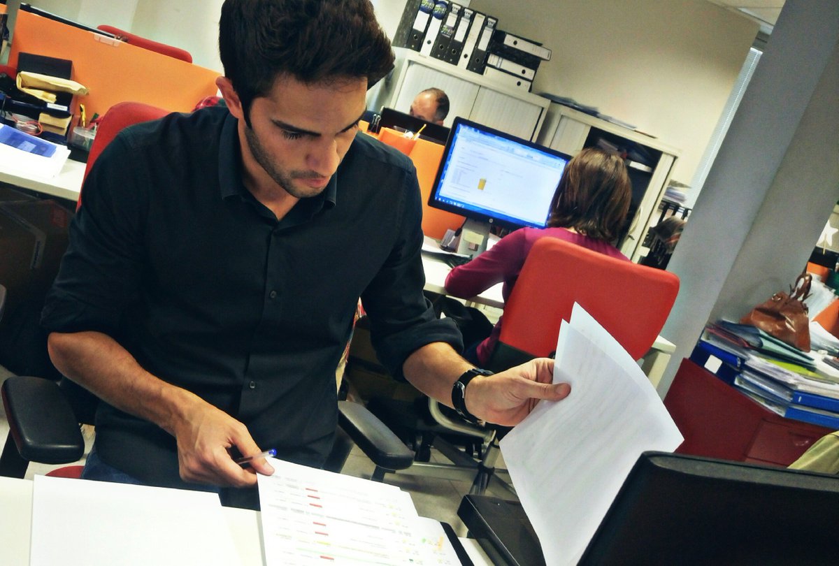 InvestigacionTV's tweet photo. Ultimando todos los detalles para el estreno de esta noche. #IA1 a las 21:35h en @aragontv https://t.co/wH92l7UnSX