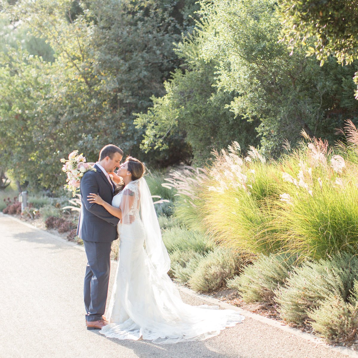 _laurahernandez's tweet photo. There's no other place to spend late summer days than in #CarmelValley. Just miles from the coast, tucked between the mountains, where it’s always warm, yet afternoons have that cool ocean breeze. No wonder every bride dreams of a @BernardusLodge #wedding! https://t.co/VY1htyg648 https://t.co/4Kl0TOee8e