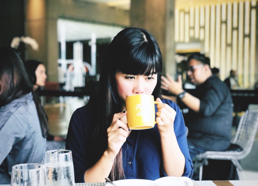 ReenMiranda's tweet photo. I’m not a coffee addict just a lil attached to it 😅☕️ #mydayisnotcompletewithoutcoffee #CoffeeLover #americano #meetingwithclient https://t.co/1WtAgaLl2d
