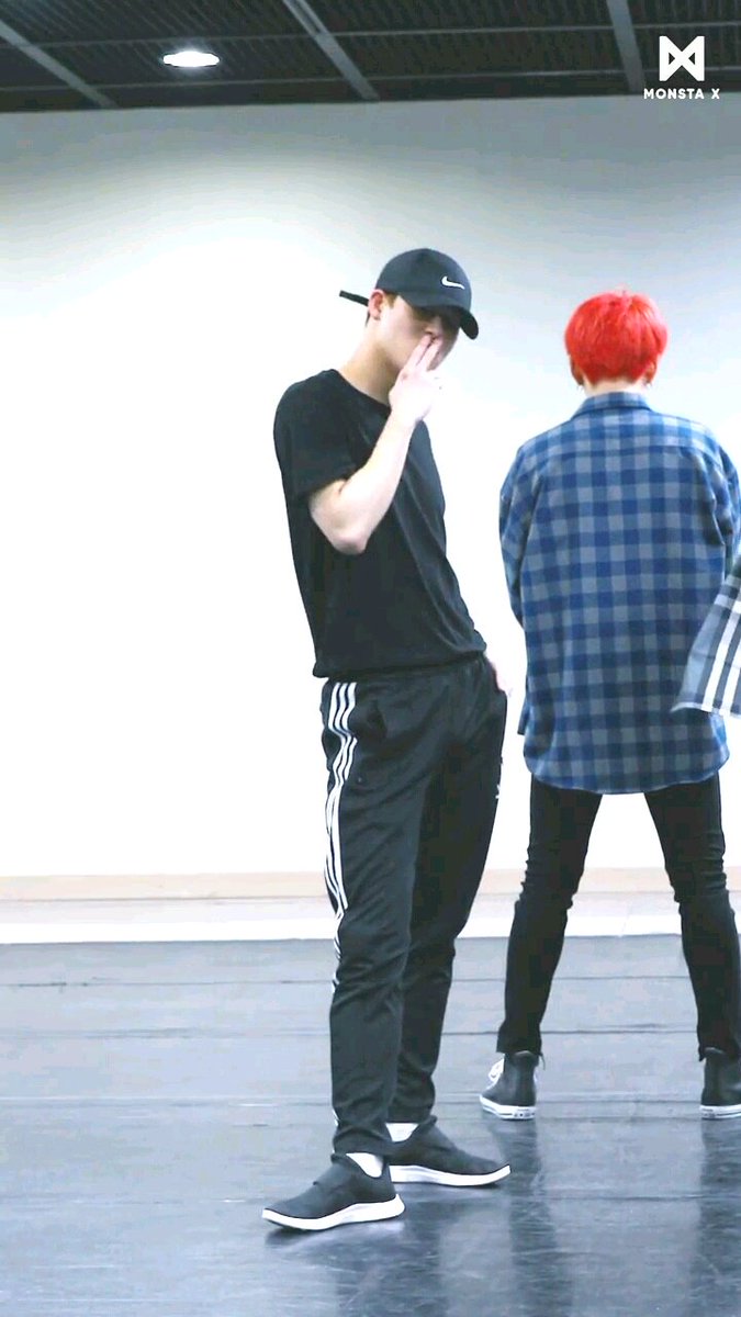 blue94_happy's tweet photo. Dance practice ล่าสุด นี���ชอบหุ่นจูฮอนที่สุดเลยอ่ะ คือสูงกำลังดี แล้วก็ไม่อ้วนไป ไม่ผอมไป นี่แบบไม่ได้ไบแอสเลยนะ 😂
ผสมกับความสแว๊กกกแบบฟลัฟฟี่ๆ โหยย  หยุดยิ้มไม่ได้เลอ  #ไม่ได้อวยเมนจริงๆนะ 😳
#jooheon #จูฮอน #Monsta_X https://t.co/fECjn7QF2R