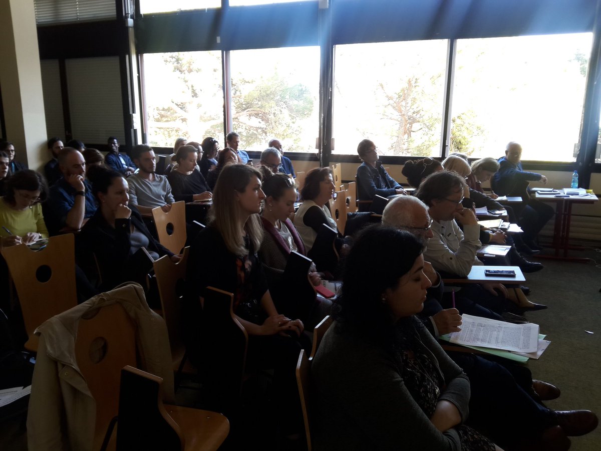 master_distic's tweet photo. L'intervention de @BenoitGrevisse sur les #fakenews et le #factchecking 
#M2DISTIC #UNICE https://t.co/bOWouDQzFl
