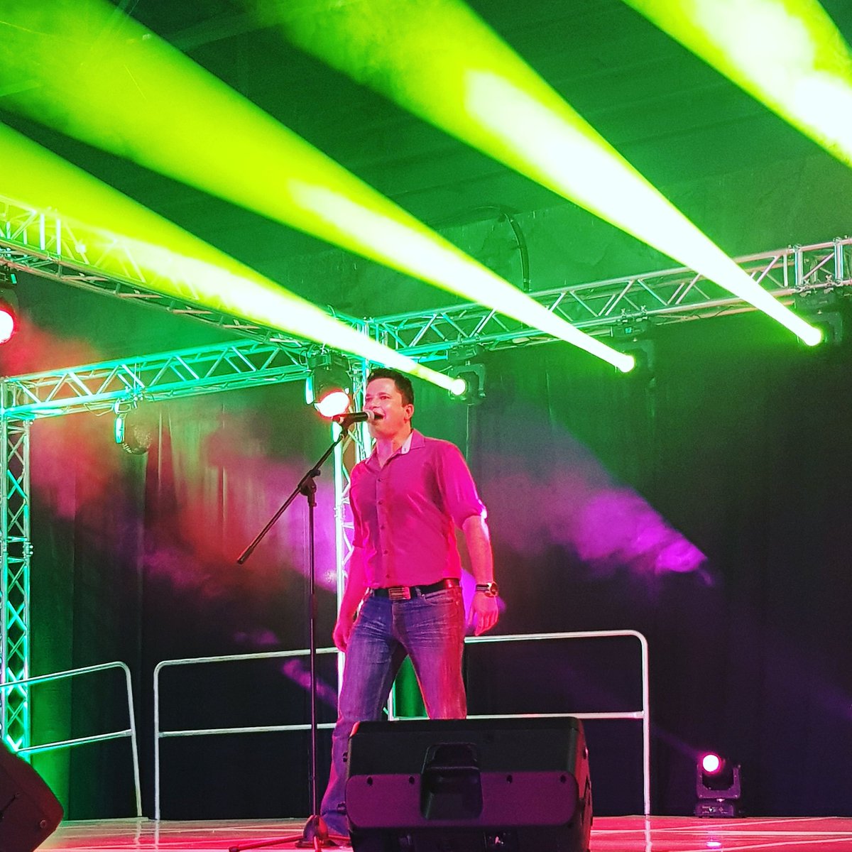 QuentinPrinsloo's tweet photo. @GrandWestSA @FunderlandExpo @CapeTown @BakgatPromosies @sa_artists baie dankie. #blessed #ShowtimeApriL5vorite #PerformingArts #Singing #quentinprinsloo #ligismyliefde #reënoormy #suurstof https://t.co/oYMA8WEaFT