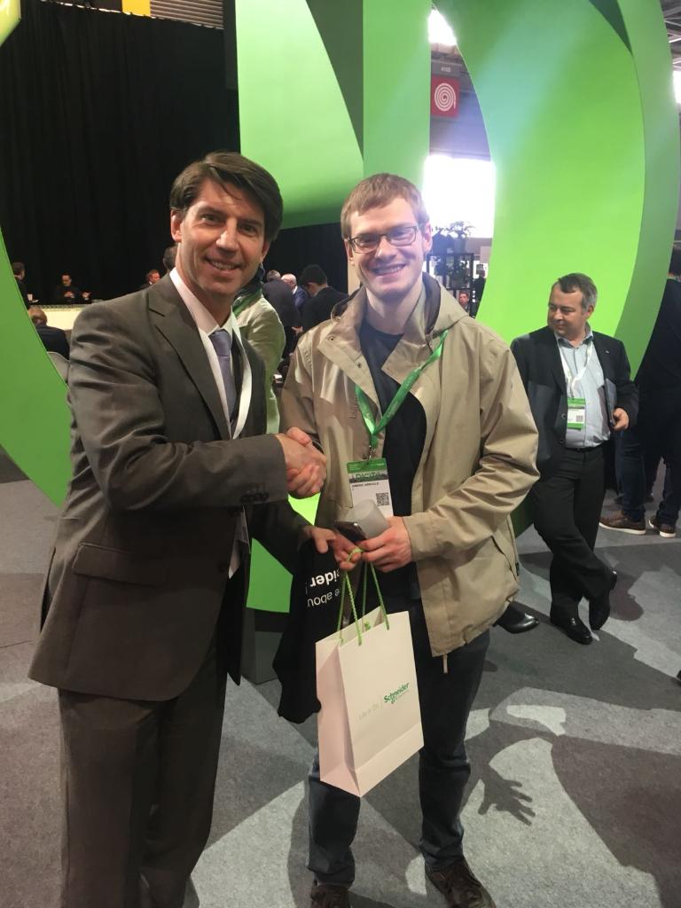 SchneiderElecFR's tweet photo. Félicitations aux vainqueurs de concours mySchneider app #InnovationSummit. D'autres tirages à venir demain ! #SchneiderElectric https://t.co/kL16SC5GUJ