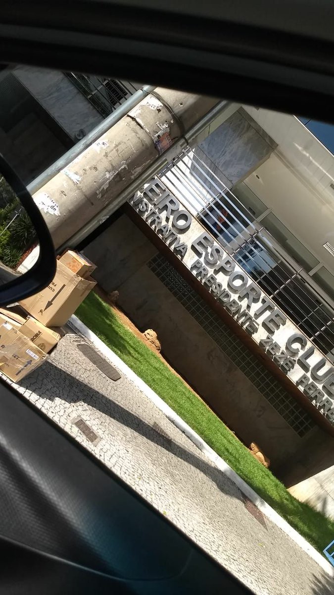 drgetulio's tweet photo. Já tem protesto na frente da sede do Cruzeiro. https://t.co/YE7TyAFUD8