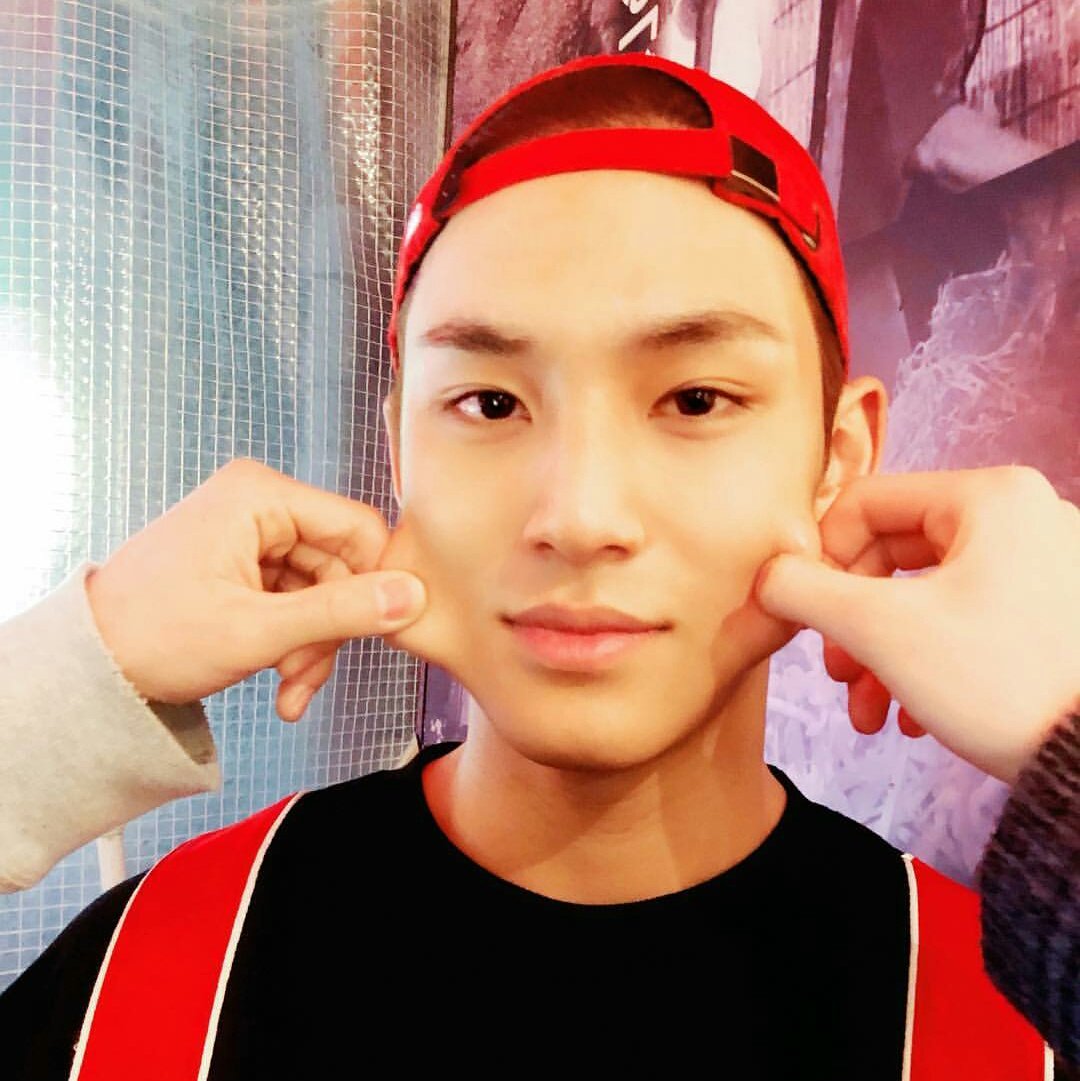 udah dong cubitnya yang. @jyeinlyz98