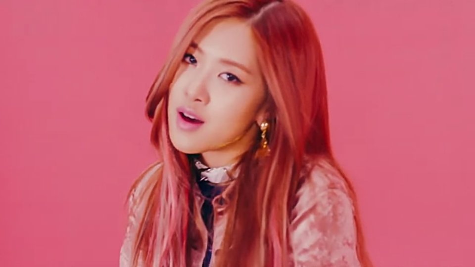 AOY_NDBL's tweet photo. Congrats Whistle 200 M 🎉🎊👏❤คอนเกร้ทททค่า รอคัมเด้ออ  #JISOO #JENNIE #ROSÉ #LISA #BLACKPINK #BLINK #WHISTLE200M #WHISTLE200MPARTY https://t.co/kckFQFnSFs
