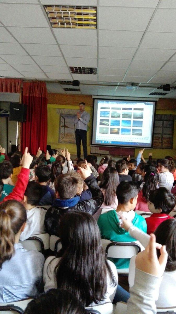 OTempoTVG's tweet photo. Seguimos levando #OTempo e a @TVGalicia polas aulas! Hoxe recalamos no #CPIdosDices de #Rois e no #CEIPArealonga de #Vilagarcía. Houbo concurso! Serán mellores presentadores do tempo @s alumn@s? Ou @s profesor@s?
Escribídenos a otempo@crtvg.es se queredes que vaiamos ao voso cole https://t.co/WgXejy9Cde