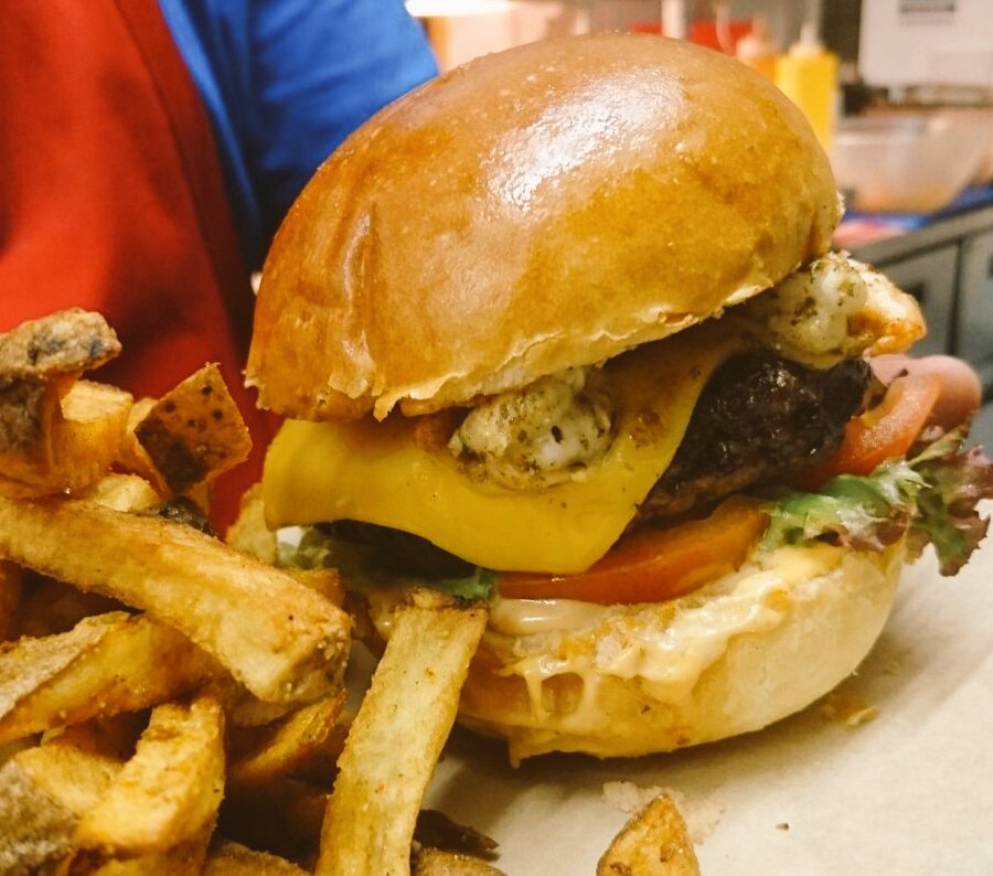 keralankaravan's tweet image. What a beautiful Day
 a Big Congratulations 🎉🎊💐💐 to @Sonjafvjones and The lovely Emily on their Big Wedding Day in @SmallBarCardiff
Some Surf and Turf Burger / pizzas Hotdogs and Curry Bowls all the way.... Love is in the Air 💕