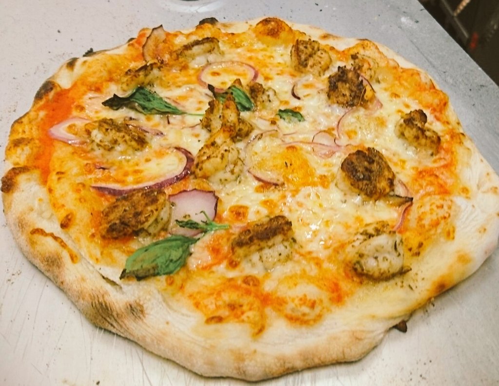 keralankaravan's tweet image. What a beautiful Day
 a Big Congratulations 🎉🎊💐💐 to @Sonjafvjones and The lovely Emily on their Big Wedding Day in @SmallBarCardiff
Some Surf and Turf Burger / pizzas Hotdogs and Curry Bowls all the way.... Love is in the Air 💕