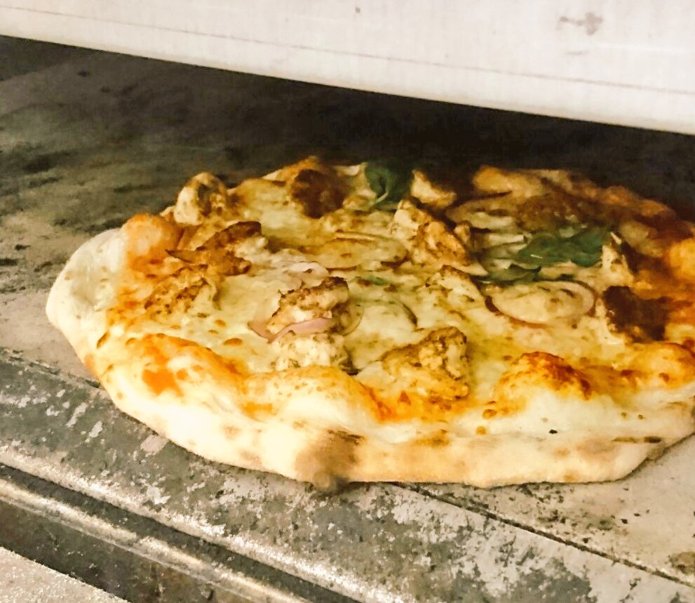 keralankaravan's tweet image. What a beautiful Day
 a Big Congratulations 🎉🎊💐💐 to @Sonjafvjones and The lovely Emily on their Big Wedding Day in @SmallBarCardiff
Some Surf and Turf Burger / pizzas Hotdogs and Curry Bowls all the way.... Love is in the Air 💕