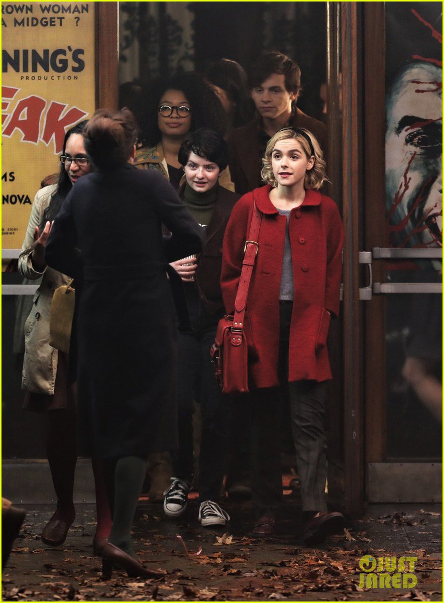 SabrinaChilling's tweet photo. Behind the Scenes photos of the cast filming #ChillingAdventuresOfSabrina in Vancouver. (Via Just Jared) #SabrinaOnNetflix https://t.co/Z0n9AYghvs