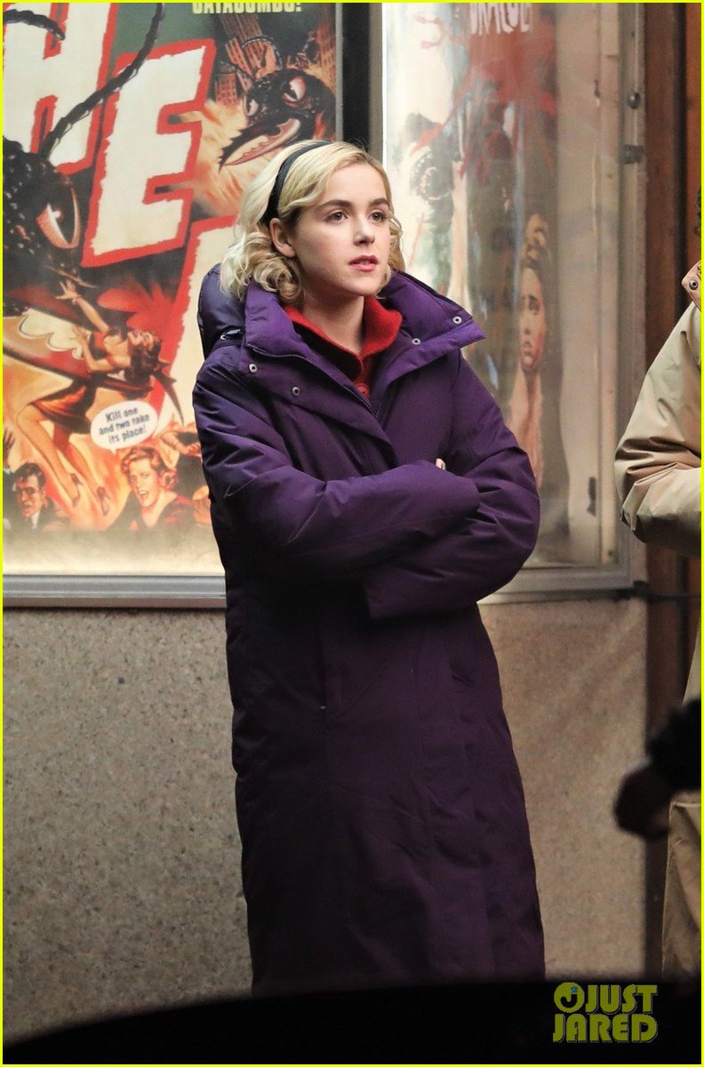 SabrinaChilling's tweet photo. More Behind the Scenes photos of the cast filming #ChillingAdventuresOfSabrina in Vancouver. #SabrinaOnNetflix #SabrinaHorror (Via Just Jared). https://t.co/6f4TBb9OCq