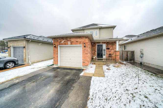 RealtorAlexWard's tweet image. Check out this beautiful new listing at 865 South Wenige Drive in #LdnOnt ! Completely turn-key in a family-friendly neighbourhood. Priced at $377,900 with 3 bedrooms, 1 full and 2 half baths. alexward.ca/alexs-blog/new…