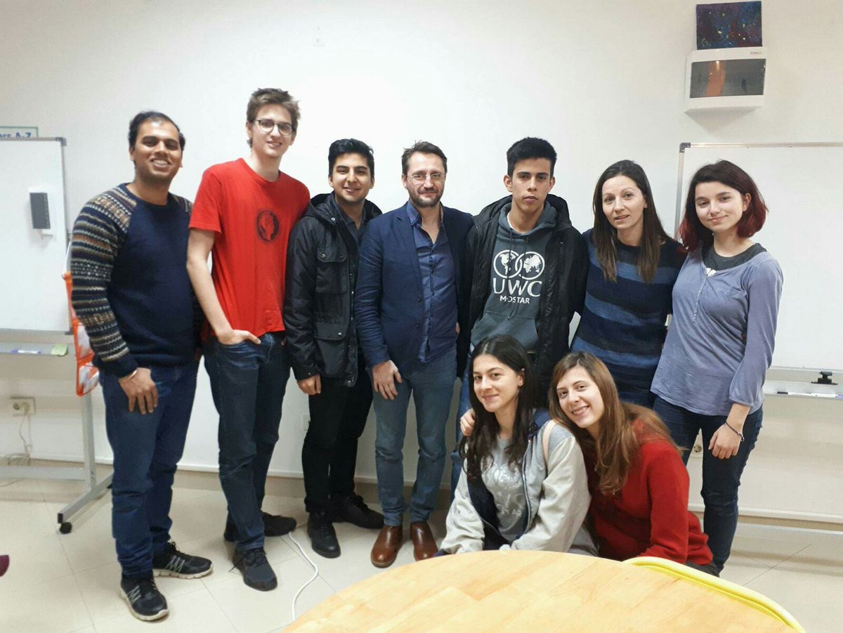 Lovely students from #UWC United World College in Mostar, who once volunteered for RAS, paid us a visit again and we were glad to have Moissaing Stephane from #MSF hold a training for them about the general #migration situation in the #Balkans with a focus on #Serbia.