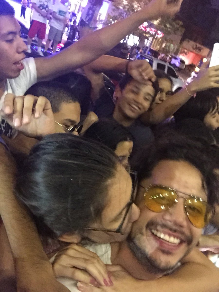 palomaac__'s tweet photo. FEELIIZZ CUMPLE MI BUEEN RIXITOO😍😍😍💕💕💕 tee amo demasiado, un abrazo grande desde el pais que te espera  con los brazos y bloqueadores solares abiertos😂😍🇵🇾🇵🇾🇵🇾❤️. @rix #CMF2017🔙                        Pd: mi mamá también te manda saludos😂🤭 https://t.co/z27YrndDIa