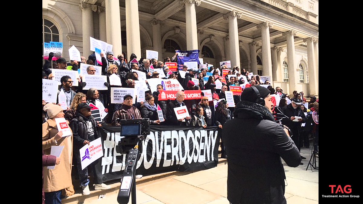 TAGTeam_Tweets's tweet photo. Still happening at City Hall: Ppl and orgs gather to deliver 1 message: @NYCMayor Release the #SupervisedInjectionFacilities study to save lives and #EndOverdoseNYC! #SCS #YestoSCS #ReleaseItNOW @VOCALNY @housingworks https://t.co/FO0SaAFxWT