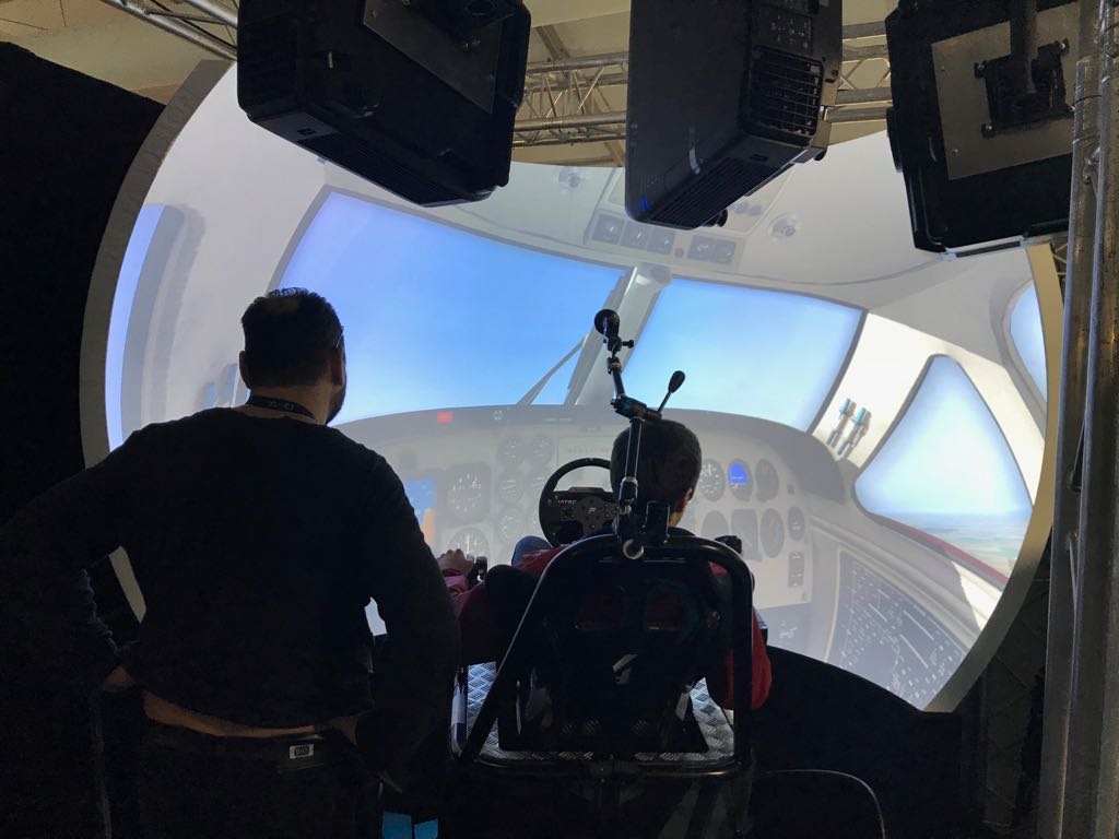 studiovisiolab's tweet photo. #VirtualLaval Nous étions hier au @lavalvirtual ! Le masque de #réalitéaugmentée #Hololens est particulièrement impressionnant... Apprenez-en plus sur notre site : https://t.co/cttmSlHawc #vr #visiolab #innovation https://t.co/Zb8VVWknZE