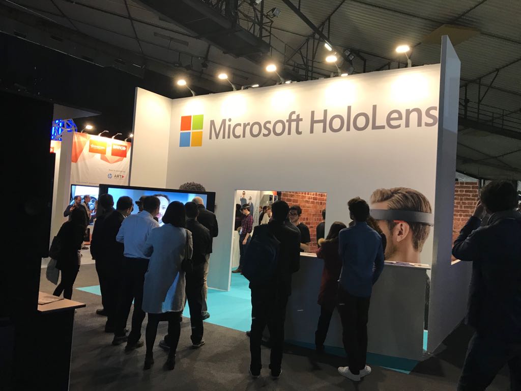 studiovisiolab's tweet photo. #VirtualLaval Nous étions hier au @lavalvirtual ! Le masque de #réalitéaugmentée #Hololens est particulièrement impressionnant... Apprenez-en plus sur notre site : https://t.co/cttmSlHawc #vr #visiolab #innovation https://t.co/Zb8VVWknZE