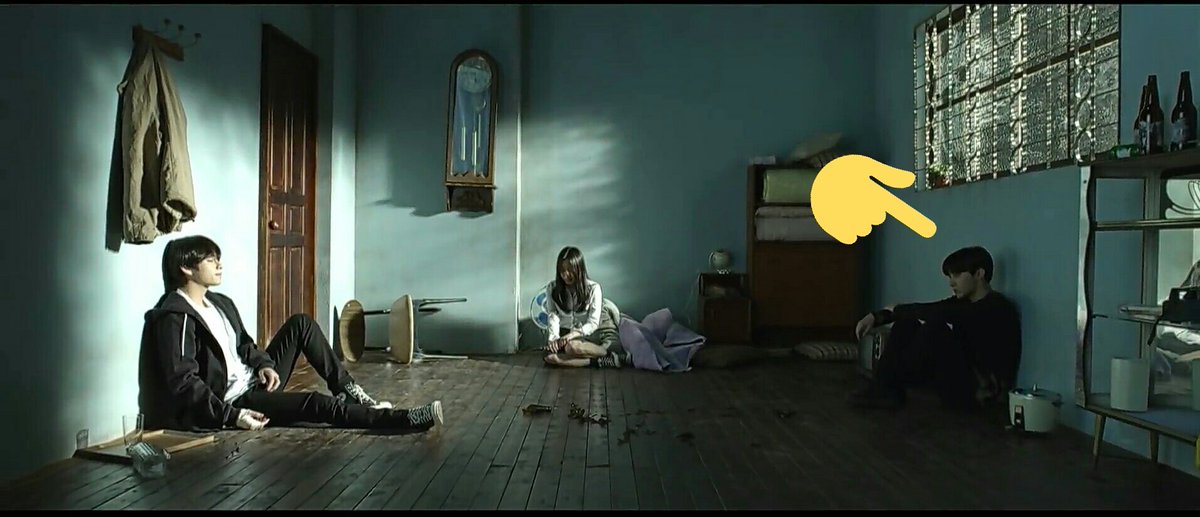 minjiiminie's tweet photo. Jin changed the timeline so Taehyung wouldn't be a murderer that's why on the second shot Hoseok is there instead of the corpse, but changing Hoseok meant leaving Jimin alone in the mental facility #Euphoria 

I believe this because both shots have the same composition https://t.co/hBIoPCmYNo