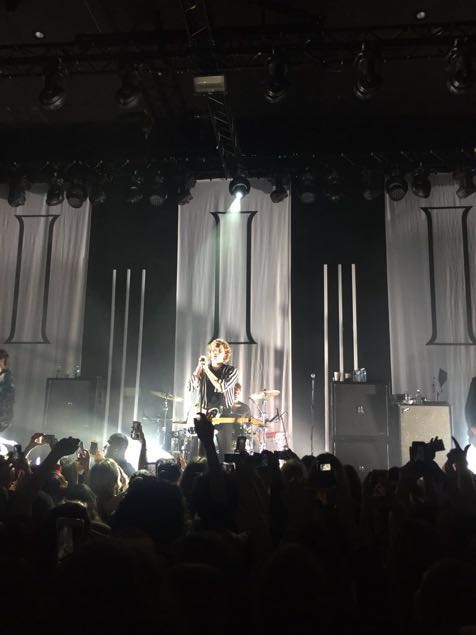 _5SOSFrance's tweet photo. Luke hier soir (2) // VIA INSIDER // -Ana https://t.co/Dnabzgi6tr