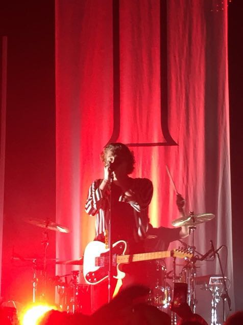 _5SOSFrance's tweet photo. Luke hier soir (2) // VIA INSIDER // -Ana https://t.co/Dnabzgi6tr